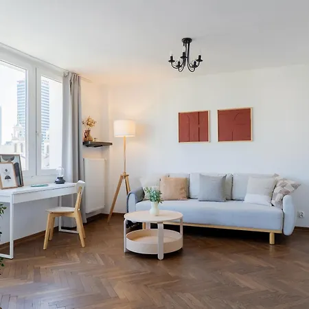 Concierge Center View ワルシャワ